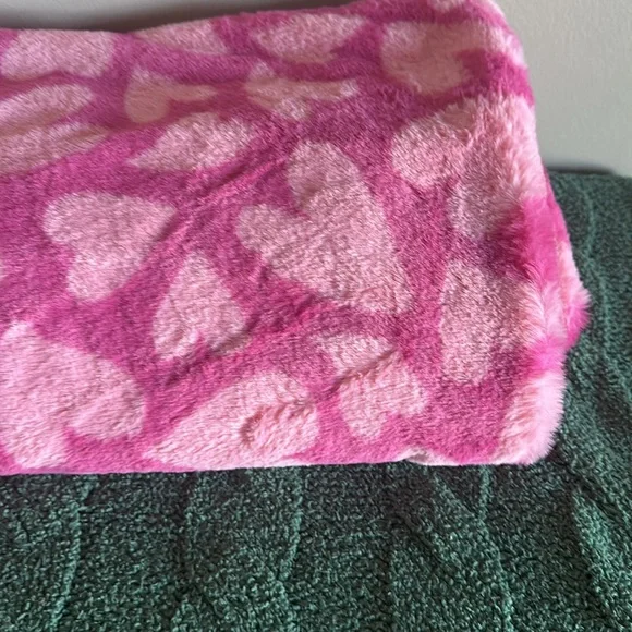 Rachel Roy Valentines Heart 💕 Plush Faux Fur Throw Pink So Soft! NEW - Picture 2 of 6